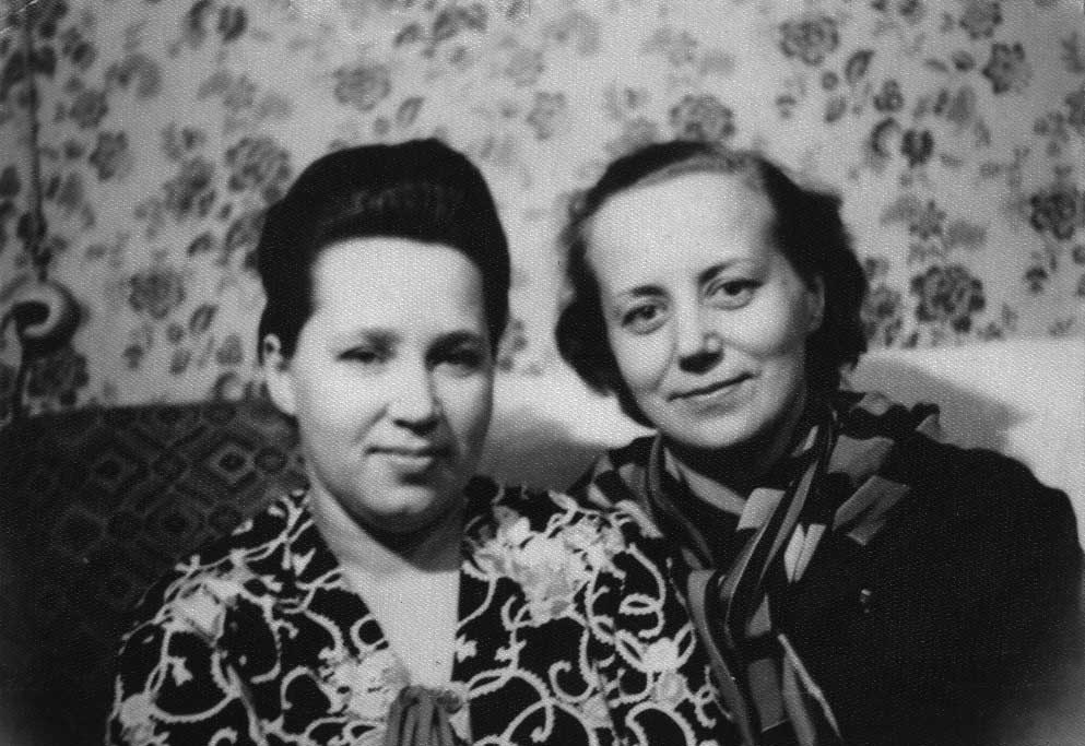 Лидия Зверлина и Айна Тинн. Ленинград, 1954 г. 